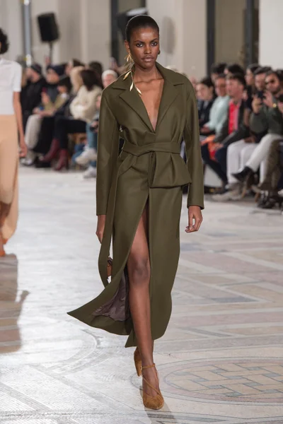 Look 5